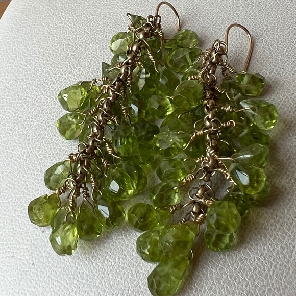 VINTAGE SOLID 14K GOLD FACETED MULTI PERIDOT CLUSTER BUNCH DANGLE DROP EARRINGS - Picture 8 of 16